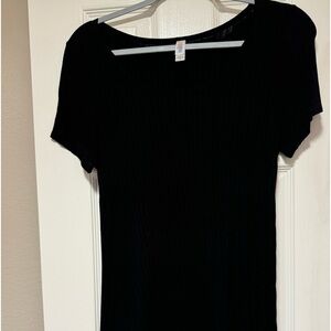 Lularoe black ribbed Classic Tee. High low hem. Thin material. EUC  XS